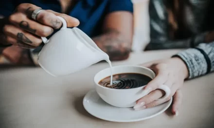 ¿Qué tan saludable es el café con leche?