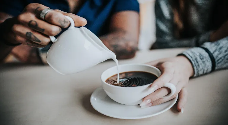 ¿Qué tan saludable es el café con leche?