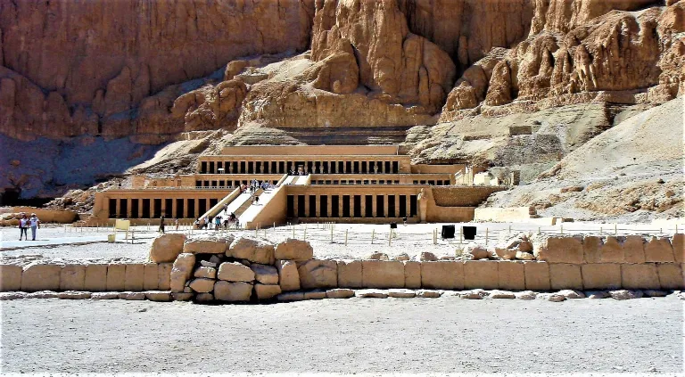 Luxor – ruinas de antiguos templos en Egipto